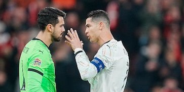Diogo Costa Bocorkan Obrolan dengan Ronaldo Sebelum Hentikan Penalti Eriksen Diogo Costa Bocorkan Obrolan dengan Ronaldo Sebelum Hentikan Penalti Eriksen