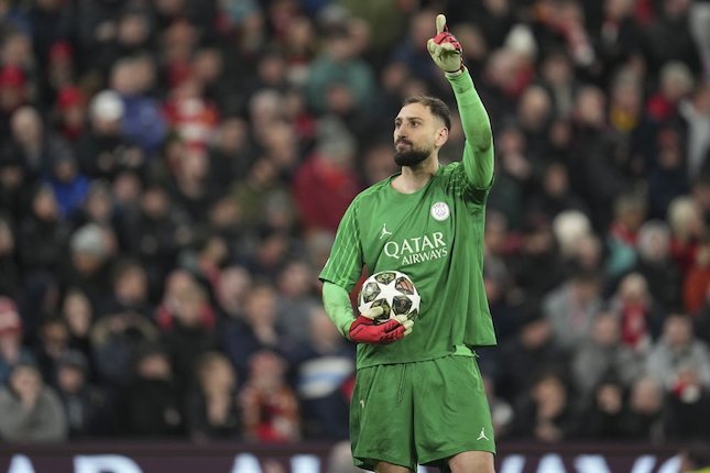 Aksi Gigio Donnarumma pada laga Liga Champions antara Liverpool vs PSG di Anfield (c) AP Photo/Jon Super