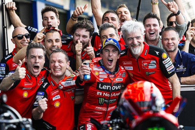 Cocok dengan Kru Ducati Lenovo Team