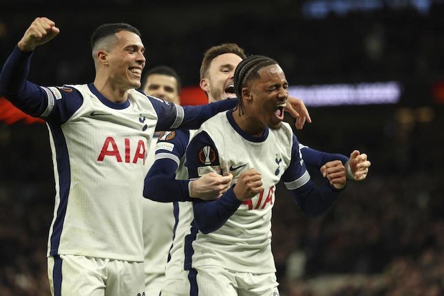 7. Tottenham: 17 Tahun Puasa Gelar