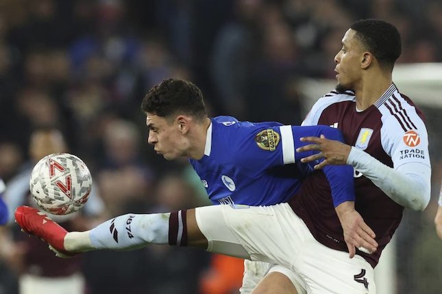 Dominasi Aston Villa