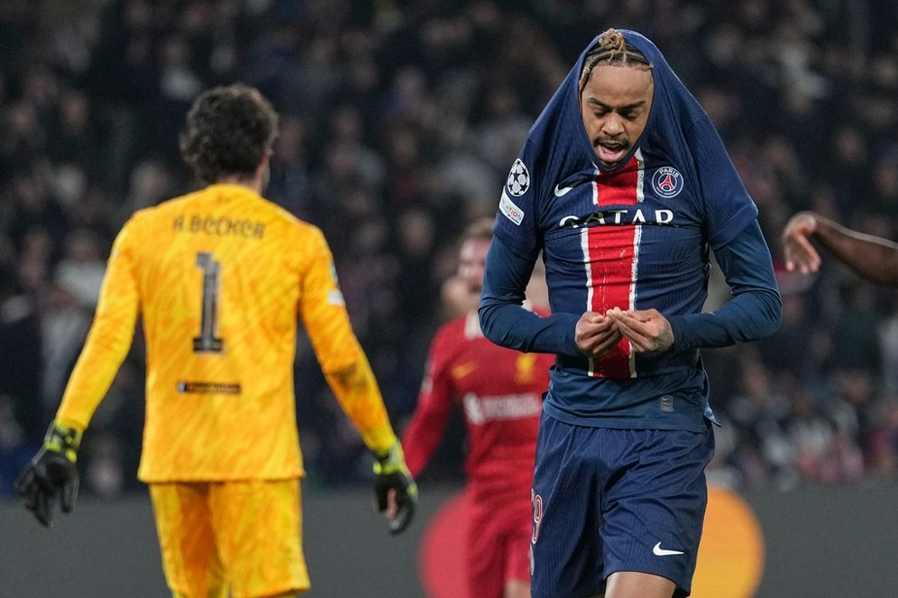 Luis Enrique Sebut Kekalahan PSG dari Liverpool Sangat Aneh dan Tidak Adil