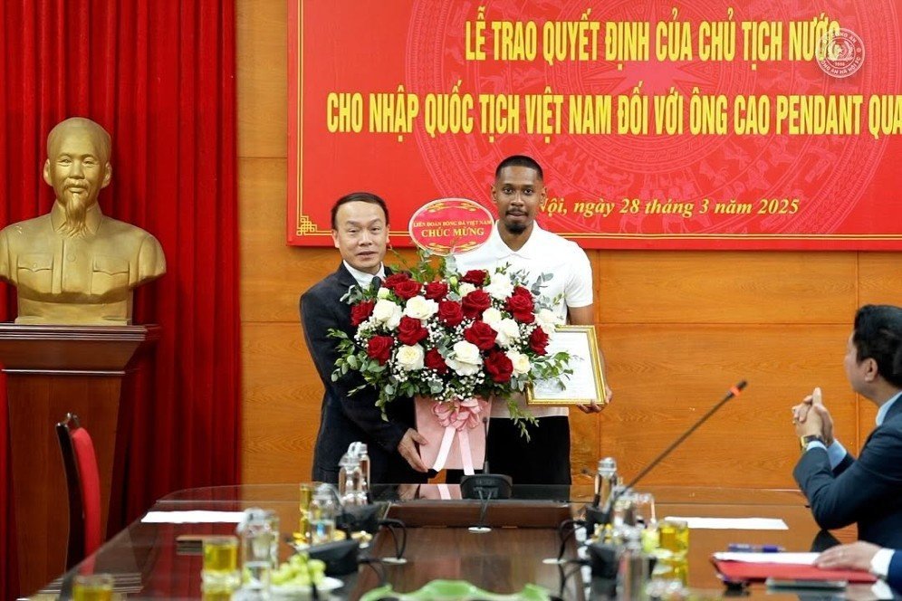 Timnas Vietnam Resmi Punya Pemain Naturalisasi Baru, Namanya Jason Quang-Vinh Pendant Timnas Vietnam Resmi Punya Pemain Naturalisasi Baru, Namanya Jason Quang-Vinh Pendant