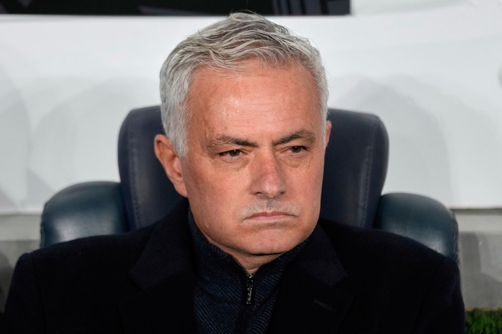 Aksi 'Cubit Hidung' Mourinho ke Okan Buruk Berujung Sanksi Berat? Aksi 'Cubit Hidung' Mourinho ke Okan Buruk Berujung Sanksi Berat?