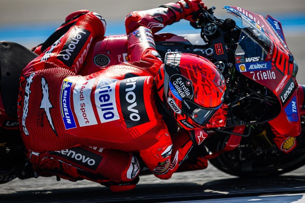 MotoGP Thailand 2025: Marc Marquez Menang Usai 'Main' Tekanan Ban, Sikat Adik Sendiri MotoGP Thailand 2025: Marc Marquez Menang Usai 'Main' Tekanan Ban, Sikat Adik Sendiri