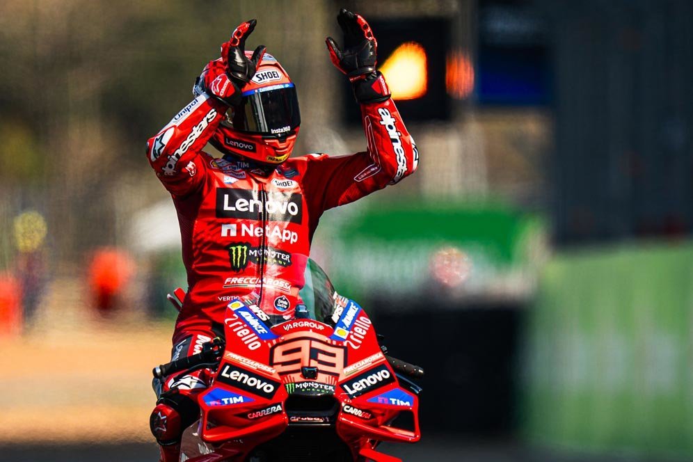 Video Marc Marquez 'Ngalah' Sejenak ke Alex Marquez untuk Main Tekanan Ban di MotoGP Thailand Video Marc Marquez 'Ngalah' Sejenak ke Alex Marquez untuk Main Tekanan Ban di MotoGP Thailand