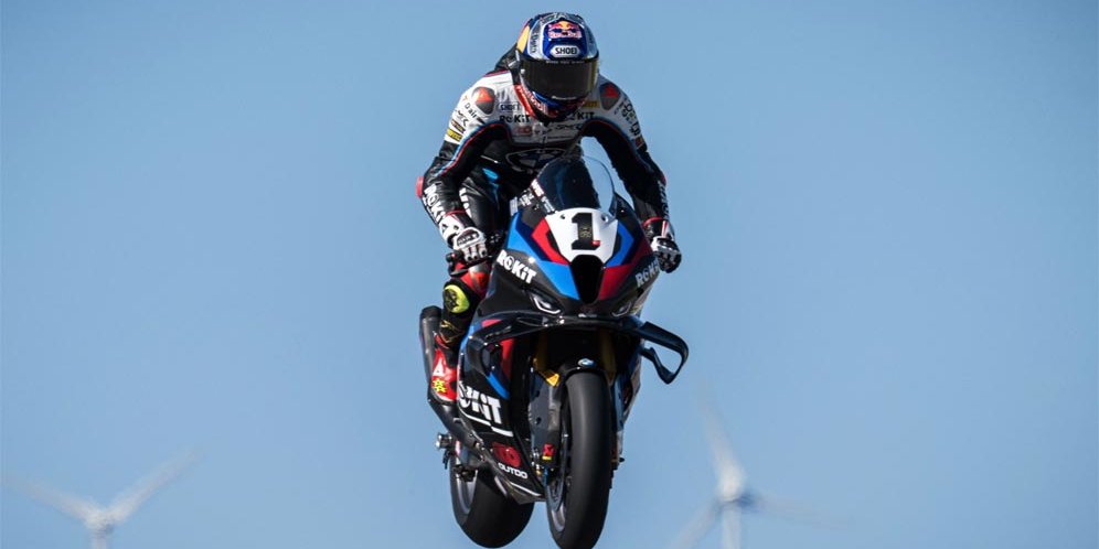 Hasil Race 1 WorldSBK Portugal 2025: Menang Tipis, Toprak Razgatlioglu Sikat Nicolo Bulega