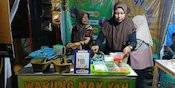 Merasakan Antusiasme Hari Pertama Rujak Mak Yah Berjualan Pakai QRIS BRI Merasakan Antusiasme Hari Pertama Rujak Mak Yah Berjualan Pakai QRIS BRI