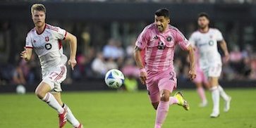 Lebih dari 10 Tahun Usai Insiden Chiellini, Luis Suarez Menggigit Lagi! Lebih dari 10 Tahun Usai Insiden Chiellini, Luis Suarez Menggigit Lagi!