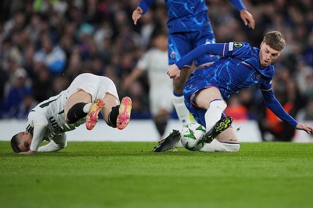 Chelsea: Pengalaman dan Tekanan