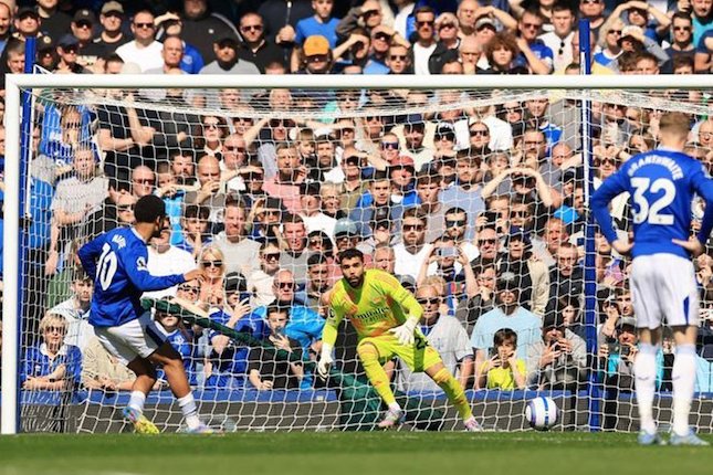 Dihukum Penalti, Arsenal Dizolimi Wasit?