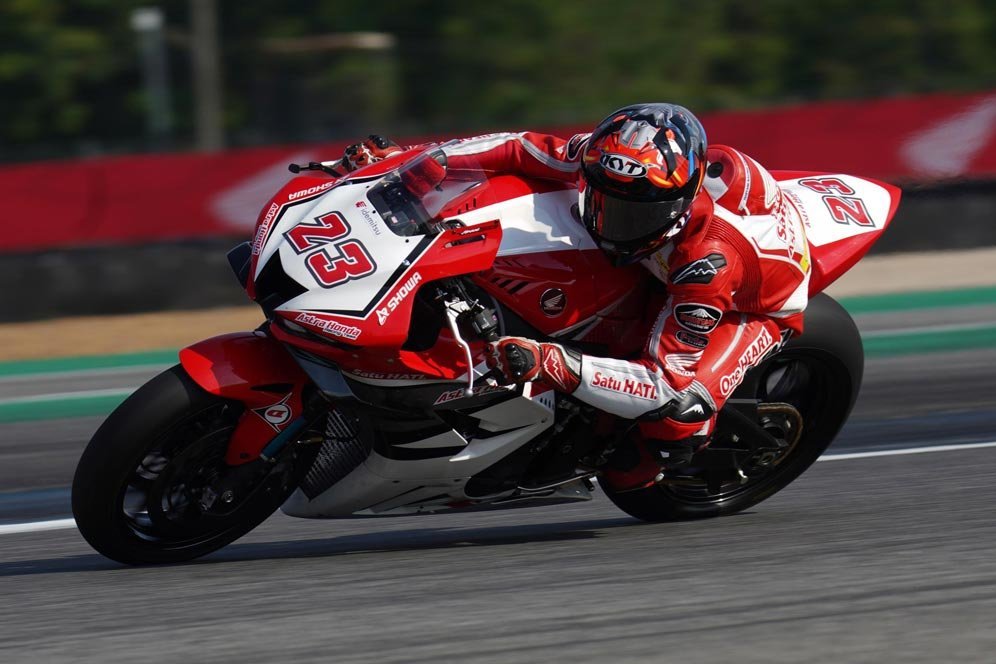 Hasil Race 2 ARRC ASB1000 Thailand 2025: Andi Gilang Kecelakaan, Nakarin Atiratphuvapat Menang