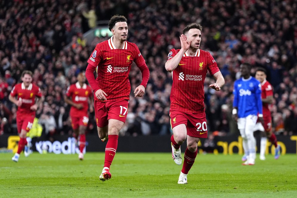 Virgil van Dijk Balas Komentar Michael Owen: Musim Ini Tetap Spesial Kok!