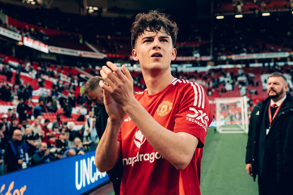Bek 20 Tahun Ini Dianggap Punya Kelas Berbeda Saat MU Dikalahkan Brentford Bek 20 Tahun Ini Dianggap Punya Kelas Berbeda Saat MU Dikalahkan Brentford