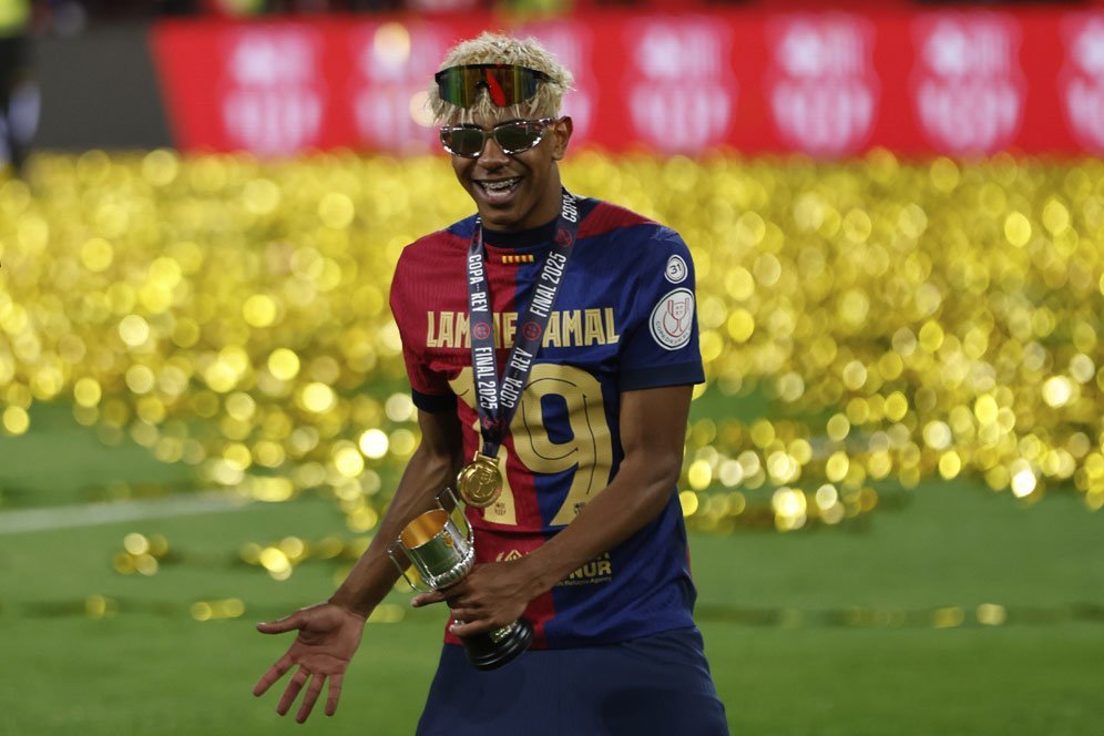 Lamine Yamal Si Bocah Ajaib: 17 Tahun, 5 Trofi Juara