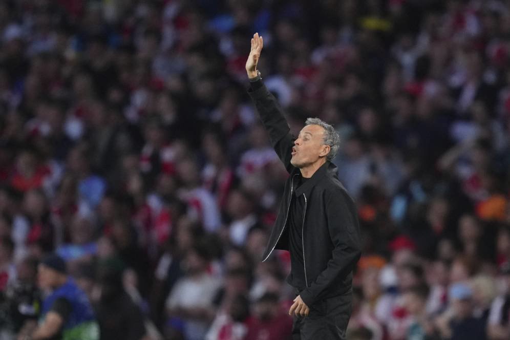 Sindiran Menohok Luis Enrique Usai PSG Bekuk Arsenal: Ligue 1 Bukan Liga Petani! Sindiran Menohok Luis Enrique Usai PSG Bekuk Arsenal: Ligue 1 Bukan Liga Petani!