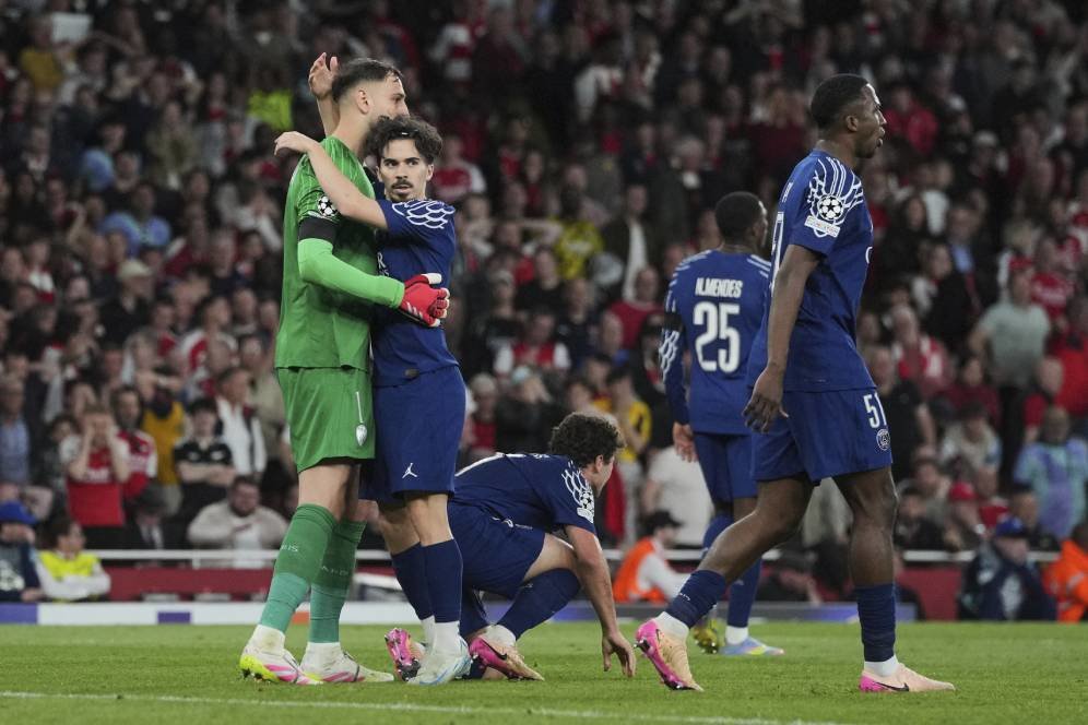 Gianluigi Donnarumma Kembali Bersinar di Inggris, Arsenal Dibikin Melempem Gianluigi Donnarumma Kembali Bersinar di Inggris, Arsenal Dibikin Melempem