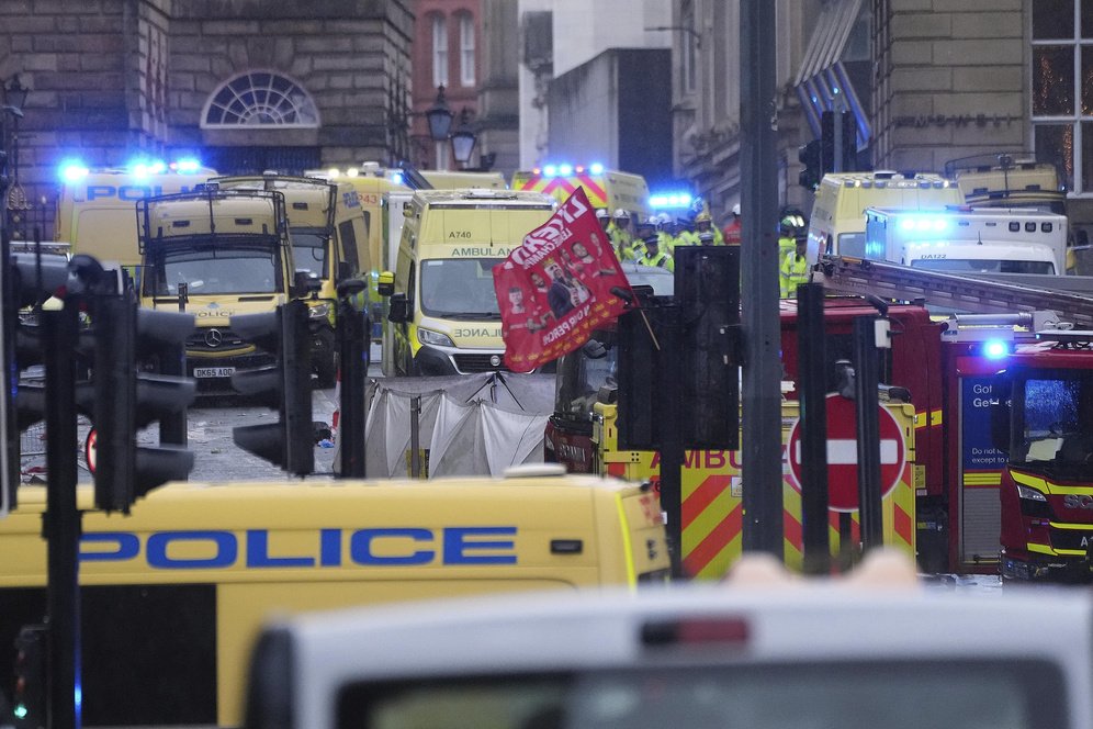 Tragedi Mengguncang Parade Kemenangan Liverpool, Everton Memberi Simpati