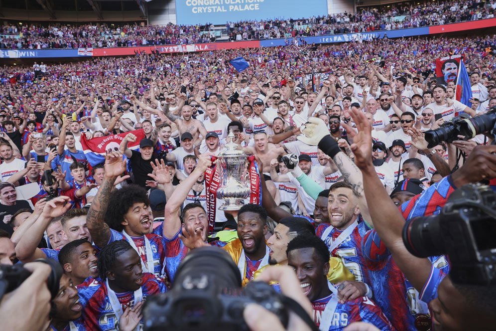 Dongeng di Wembley: Piala FA 2024/2025 jadi Trofi Mayor Pertama dalam Sejarah Crystal Palace