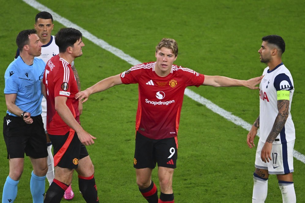 Drama di San Mames: Ketika Harry Maguire dan Cristian Romero Terlibat Cekcok Panas Drama di San Mames: Ketika Harry Maguire dan Cristian Romero Terlibat Cekcok Panas