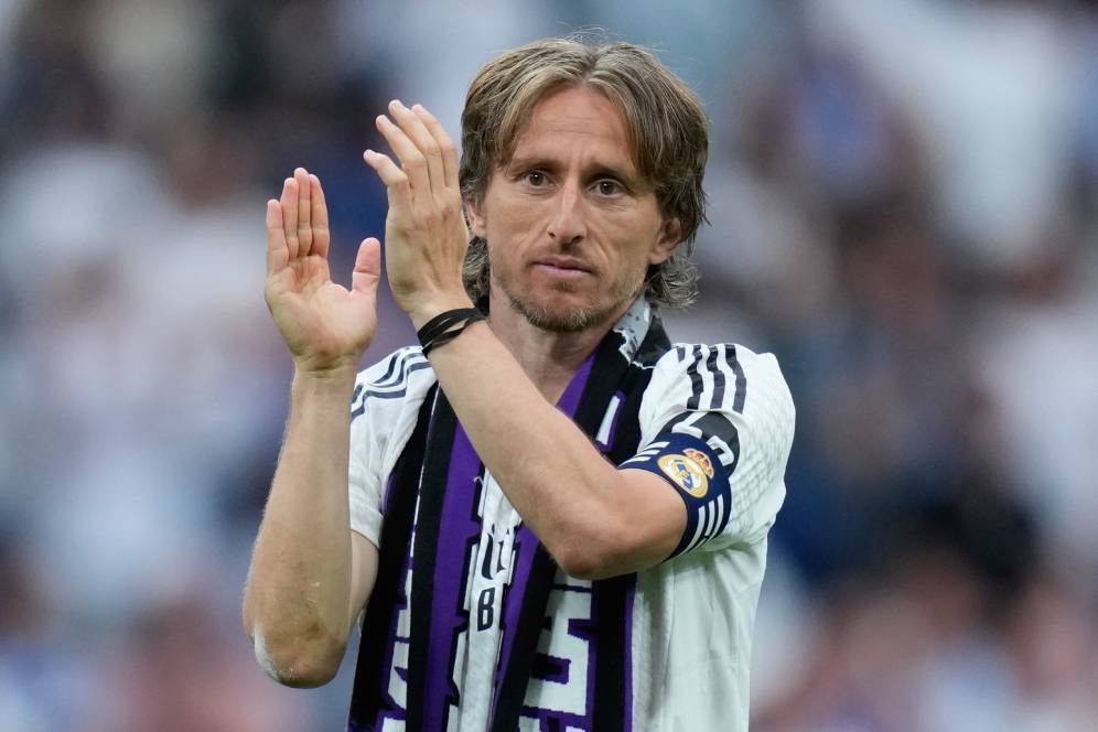 Luka Modric Ucapkan Selamat Tinggal, Santiago Bernabeu Banjir Air Mata Luka Modric Ucapkan Selamat Tinggal, Santiago Bernabeu Banjir Air Mata