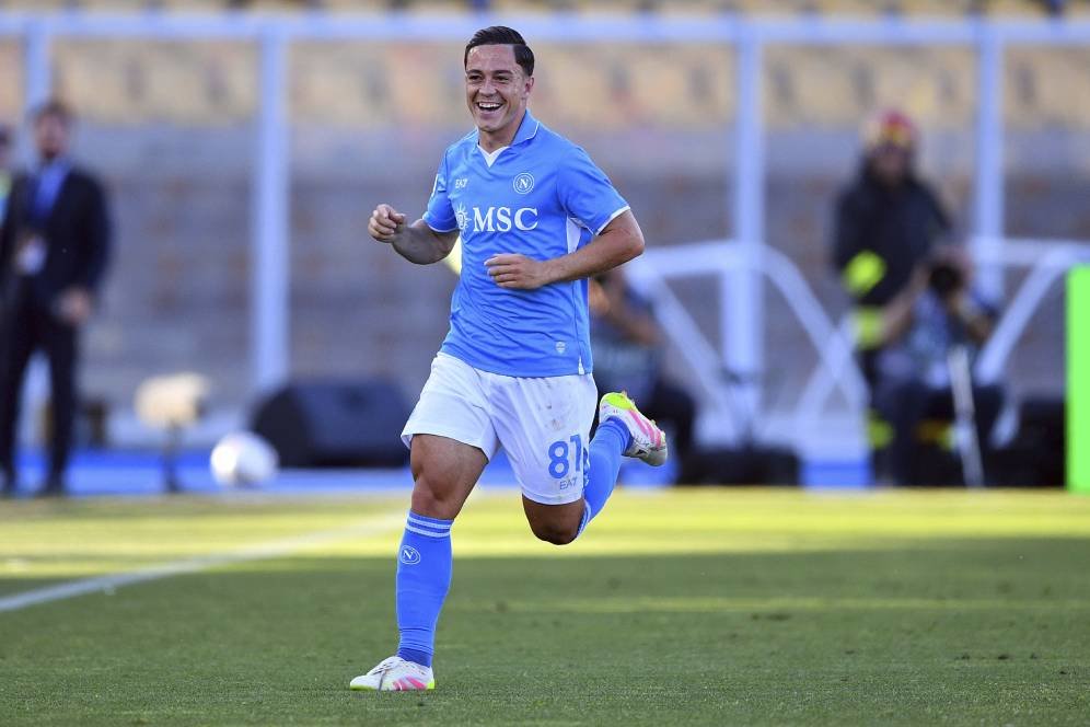 Napoli Jauhkan Diri dari Kejaran Inter Milan Setelah Kalahkan Lecce 1-0 Napoli Jauhkan Diri dari Kejaran Inter Milan Setelah Kalahkan Lecce 1-0