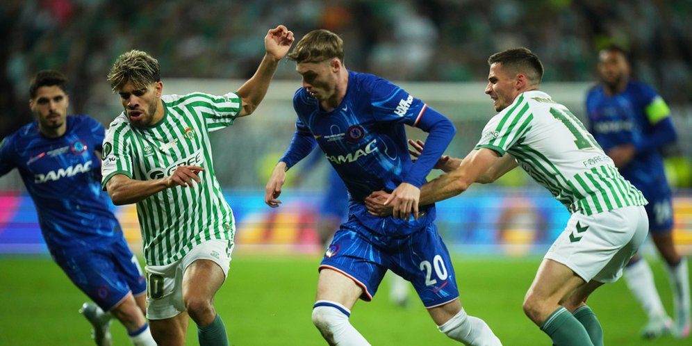 Memang Kocak! Cole Palmer Taruh Trofi Pemain Terbaik Final UEFA Conference League di Dalam Celana