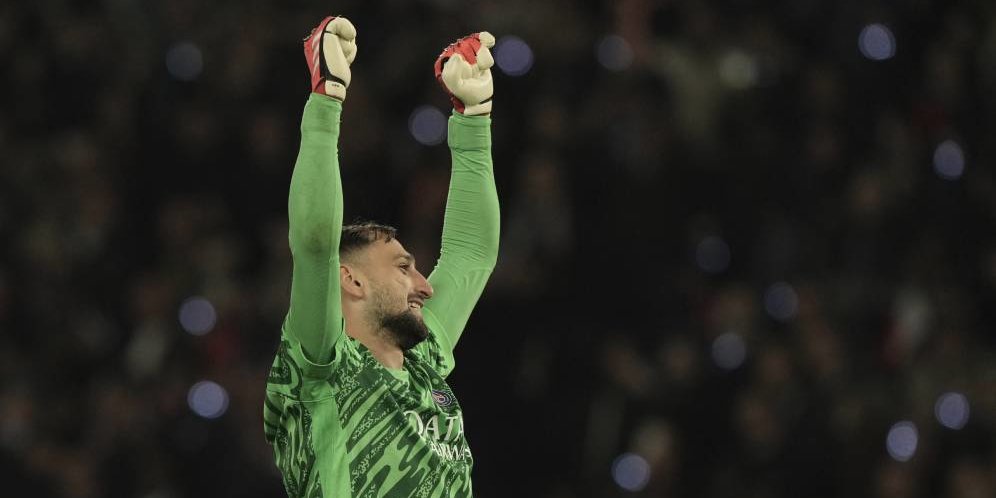 Gianluigi Donnarumma merayakan kemenangan PSG usai laga leg kedua semifinal Liga Champions 2024/2025 melawan Arsenal, Kamis (8/5/2025) dini hari WIB. (c) AP Photo/Aurelien Morissard