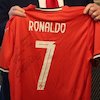 Donald Trump Dapat Jersey dengan Pesan Khusus dari Cristiano Ronaldo, Apa Isinya? Donald Trump Dapat Jersey dengan Pesan Khusus dari Cristiano Ronaldo, Apa Isinya?