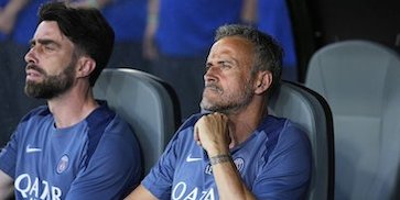 Proyek Baru Luis Enrique di PSG: Datangkan Bek 20 Tahun dari Valencia Proyek Baru Luis Enrique di PSG: Datangkan Bek 20 Tahun dari Valencia