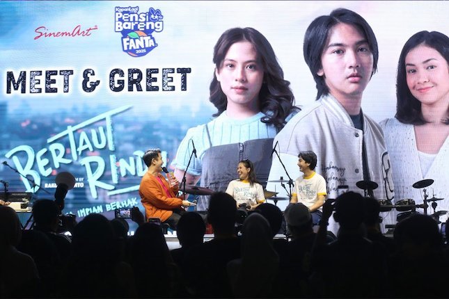 Meet & Greet Pemeran Film Bertaut Rindu dan Aktivasi Menarik di Area Venue Suasana Meet and Greet Bertaut Rindu di KapanLagi Pensi Bareng Fanta 2025 (c) KLY