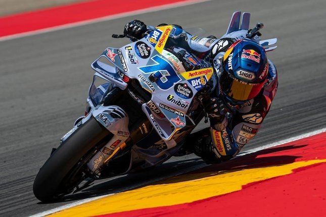 Tak Mudah Balapan Ketika Dibuntuti Pecco Bagnaia