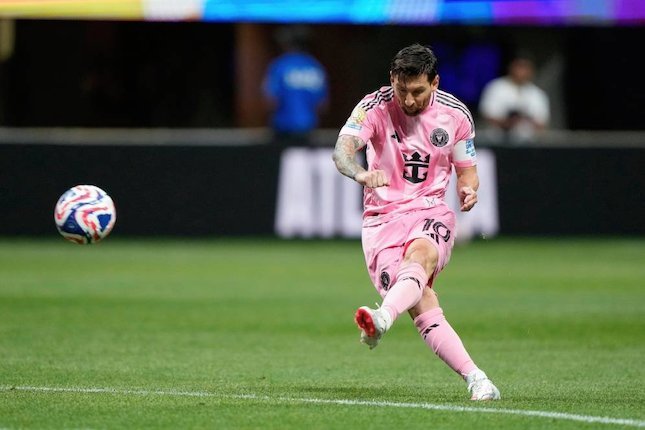 Free Kick Klasik dan Rekor yang Tak Habis Free Kick Klasik dan Rekor yang Tak Habis