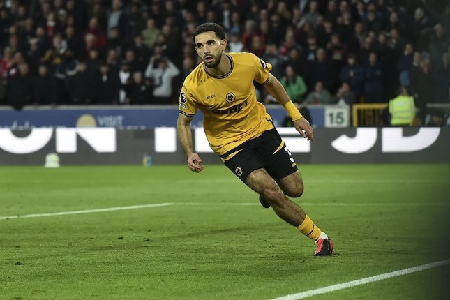 Rayan Ait-Nouri saat membela Wolverhampton melawan Liverpool di Molineux, Sabtu (28/09/2024). (c) AP Photo/Rui Vieira
