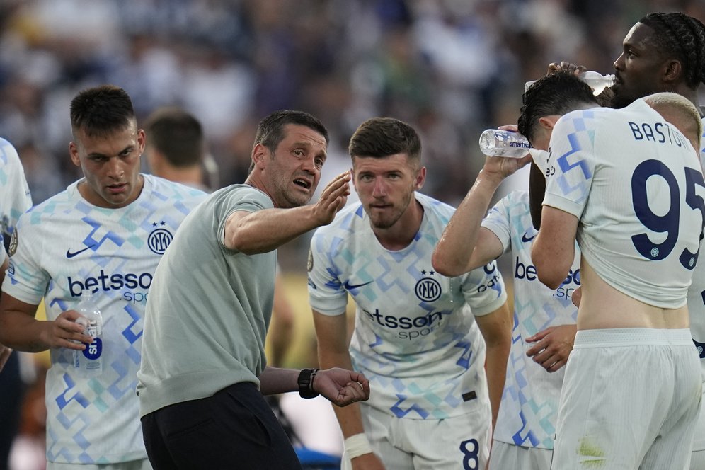 Cristian Chivu Jadi Titik Awal Berakhirnya Era 3-5-2 di Inter Milan? Cristian Chivu Jadi Titik Awal Berakhirnya Era 3-5-2 di Inter Milan?