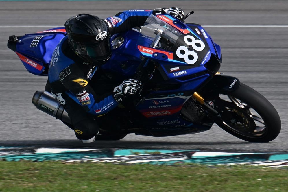 Candra Hermawan Kembali Tampil Kompetitif di Race 2 AP250 ARRC Mandalika 2025 Meski Gagal Naik Podium Candra Hermawan Kembali Tampil Kompetitif di Race 2 AP250 ARRC Mandalika 2025 Meski Gagal Naik Podium