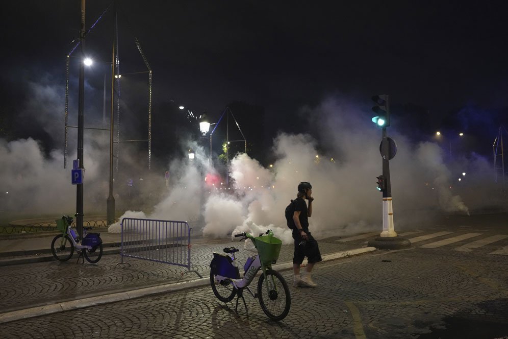 Ricuh Pawai PSG Juara Liga Champions, Menteri Dalam Negeri Prancis: Orang Barbar Turun ke Jalan Ricuh Pawai PSG Juara Liga Champions, Menteri Dalam Negeri Prancis: Orang Barbar Turun ke Jalan