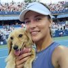 Momen Menggemaskan Anak Anjing Anna Kalinskaya Serbu Lapangan Usai Kemenangan atas Emma Raducanu