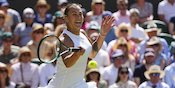 Momen Aryna Sabalenka Tolong Fans yang Kepanasan saat Nonton Semifinal Wimbledon 2025 Momen Aryna Sabalenka Tolong Fans yang Kepanasan saat Nonton Semifinal Wimbledon 2025