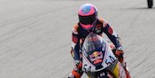 Finis Kedua di Race 1 Red Bull Rookies Cup Austria 2025, Veda Ega Pratama Akui Brian Uriarte Pilih Garis yang Lebih Baik