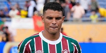 Solusi Panik? AC Milan Pertimbangkan Pulangkan Thiago Silva di Usia 41 Tahun!