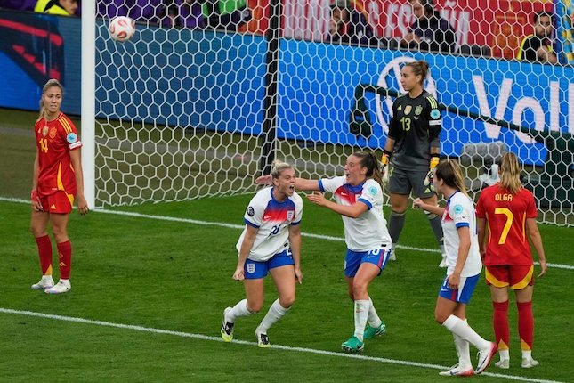 Adu Penalti Menentukan, Kelly Jadi Pahlawan Adu Penalti Menentukan, Kelly Jadi Pahlawan