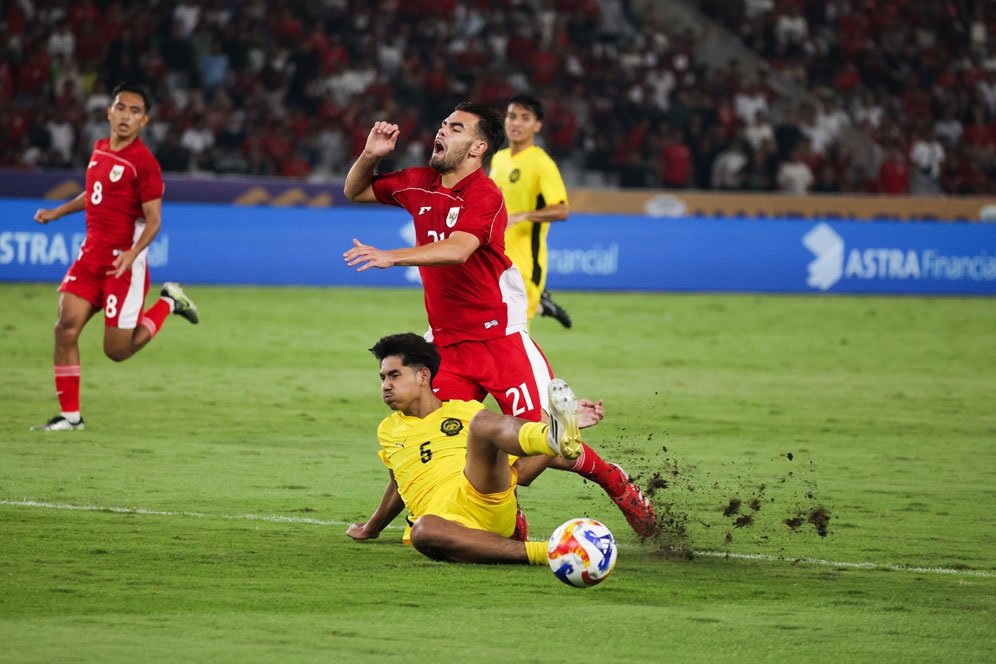 Usai Bela Indonesia U-23 Lawan Malaysia di Piala AFF U-23, Bagaimana Kondisi Lutut Jens Raven? Usai Bela Indonesia U-23 Lawan Malaysia di Piala AFF U-23, Bagaimana Kondisi Lutut Jens Raven?