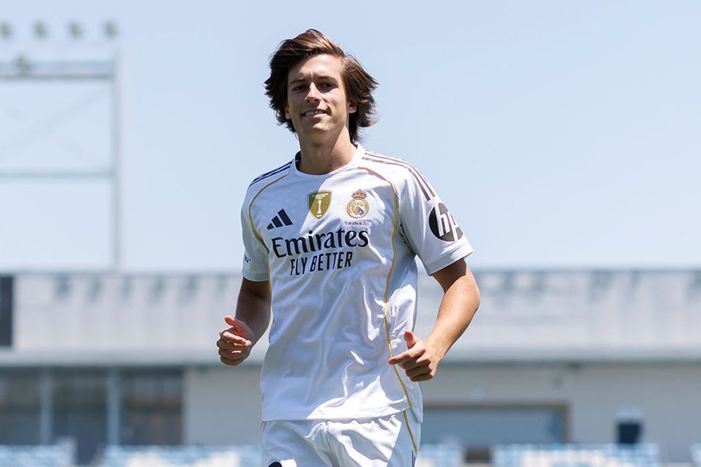 Alvaro Carreras Resmi Kembali ke Real Madrid: Saya Pergi Sebagai Anak-anak, Kembali Sebagai Pria Alvaro Carreras Resmi Kembali ke Real Madrid: Saya Pergi Sebagai Anak-anak, Kembali Sebagai Pria