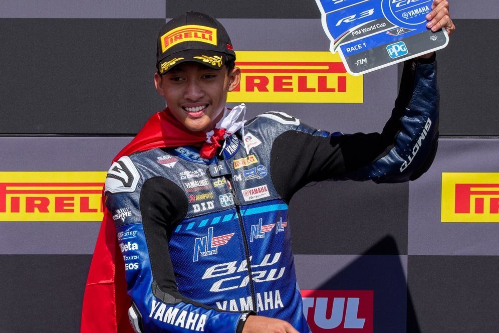 Bangga Banget! Ini Profil Arai Agaska, Rider Indonesia Pertama yang Menangi Balapan R3 BLU CRU World Cup
