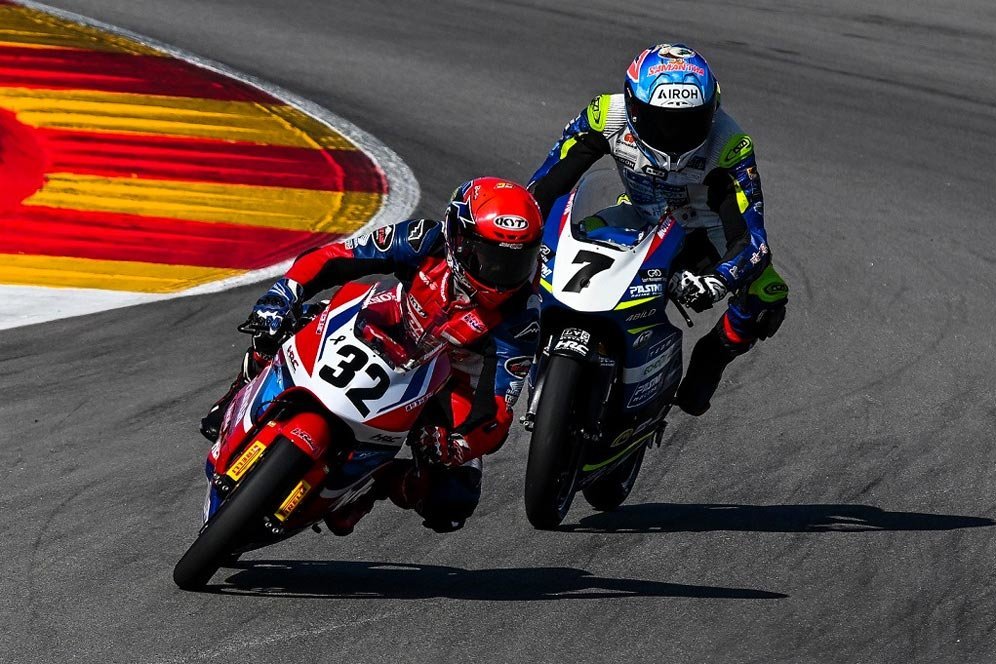 Veda Ega Pratama dan Kiandra Ramadhipa Tembus 10 Besar JuniorGP dan European Talent Cup Aragon 2025 Veda Ega Pratama dan Kiandra Ramadhipa Tembus 10 Besar JuniorGP dan European Talent Cup Aragon 2025