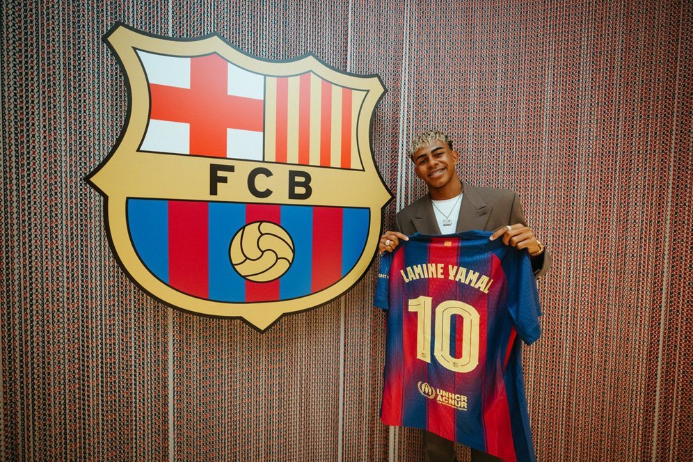 Lamine Yamal Resmi Warisi Nomor 10 Legendaris Barcelona, Siap Cetak Sejarah Baru Tanpa Terbebani Nama Besar Lionel Messi