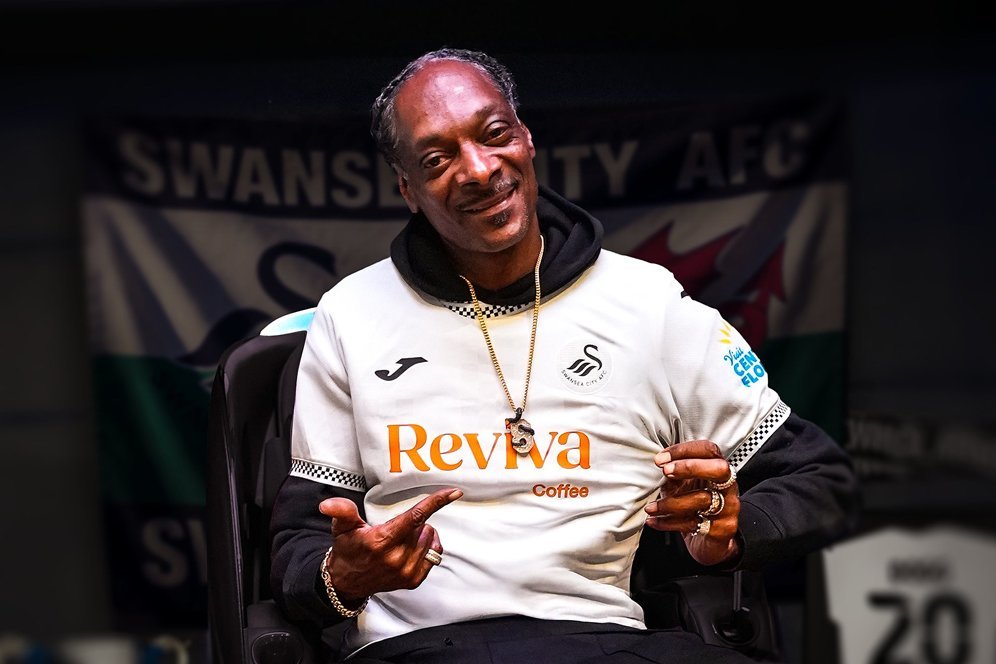 Snoop Dogg Ramaikan Liga Inggris, Resmi Beli Saham Swansea City Bareng Luka Modric Snoop Dogg Ramaikan Liga Inggris, Resmi Beli Saham Swansea City Bareng Luka Modric