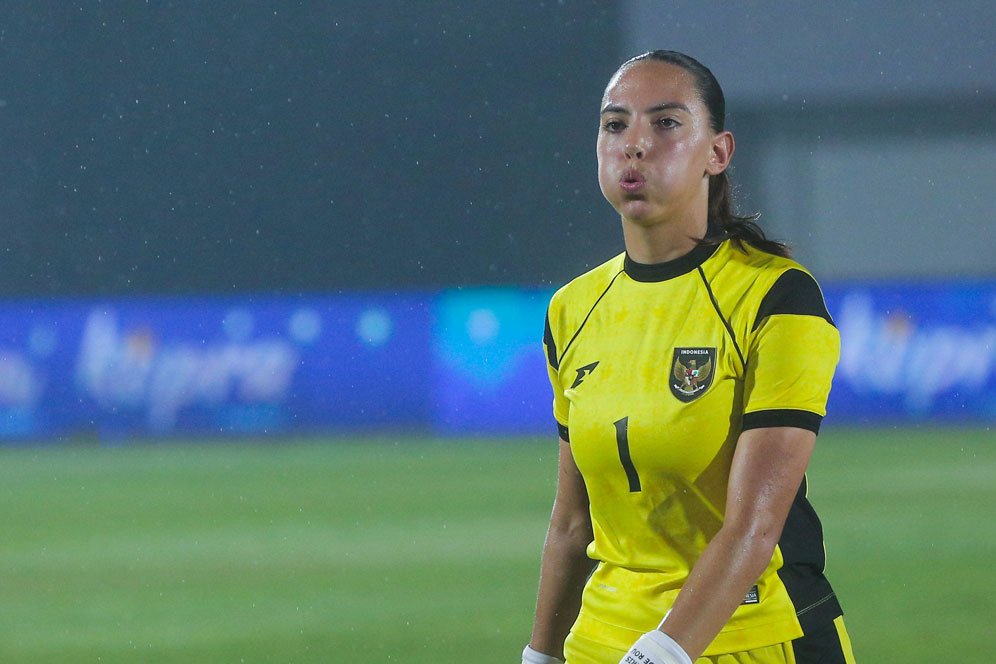 Semangat Pantang Menyerah Iris De Rouw Meski Peluang Timnas Putri Indonesia Lolos ke Piala Asia Putri 2026 Tipis Semangat Pantang Menyerah Iris De Rouw Meski Peluang Timnas Putri Indonesia Lolos ke Piala Asia Putri 2026 Tipis