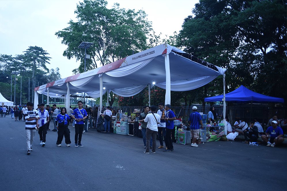 Jejak Rupiah dari Lapangan Hijau ke Kantong Pedagang Kecil di Piala Presiden 2025 Jejak Rupiah dari Lapangan Hijau ke Kantong Pedagang Kecil di Piala Presiden 2025